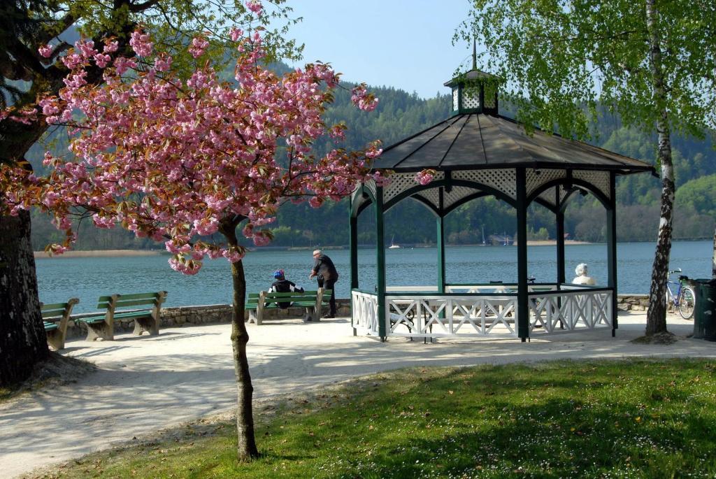 Ferienparadies Gutounik Portschach am Worthersee Bagian luar foto